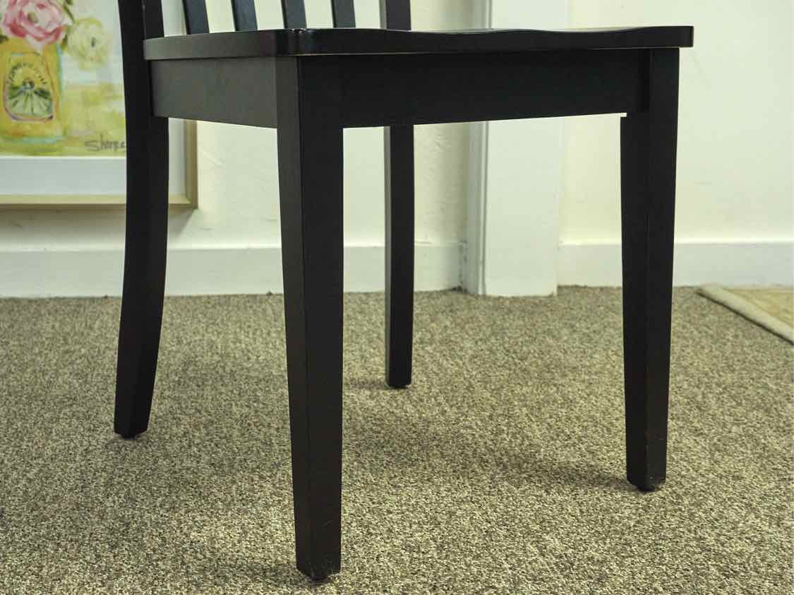 Round Dining Table with Butterfly Leat & Set of 4 Black Chairs