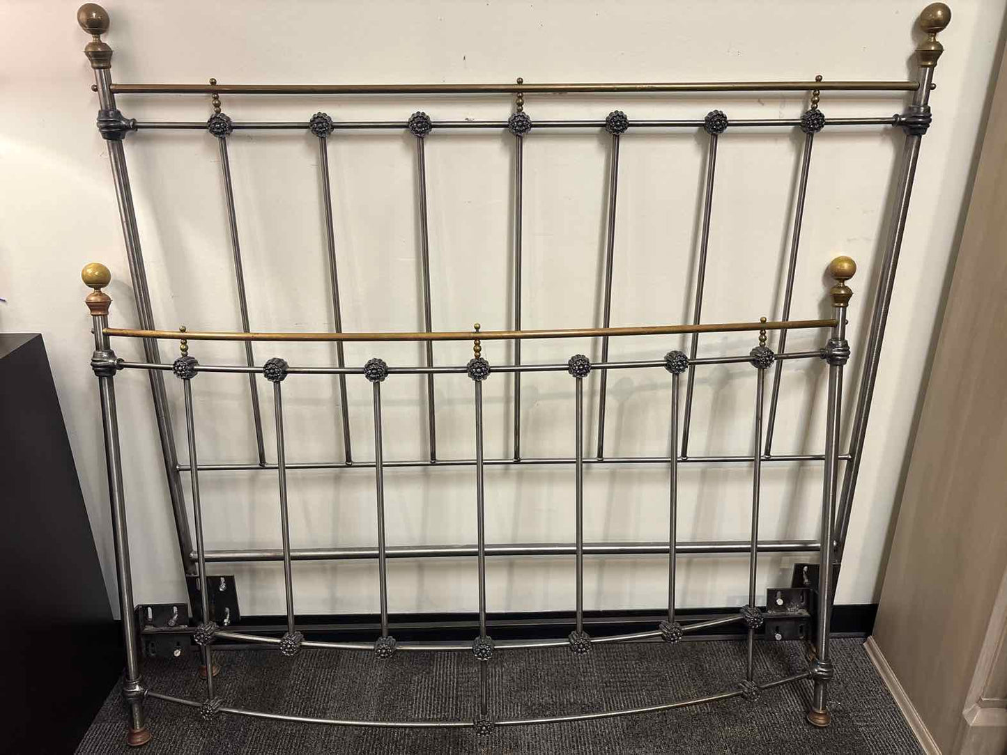 Domain 'Soho' Iron and Brass Queen Bed