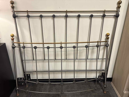 Domain 'Soho' Iron and Brass Queen Bed