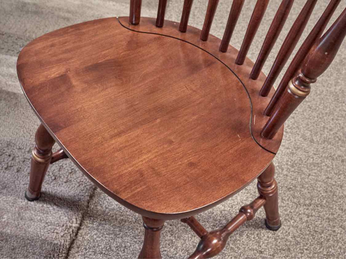Hitchcock Round Dining Table & Set of Four Matching Chairs