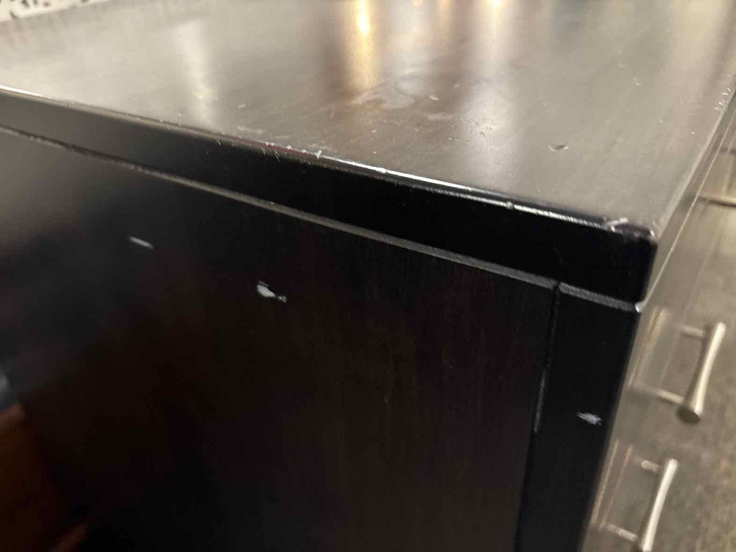 Yutzy Wookworking Pair of 'Coronado' Nightstands