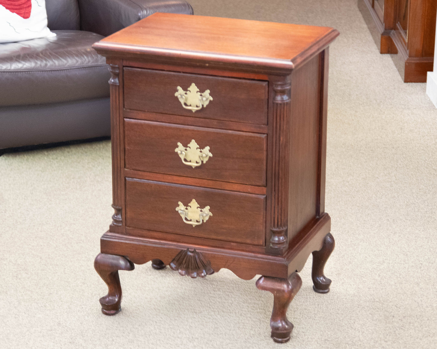 Mahogany 3 Drawer Nightstand with Fluted Column Sides