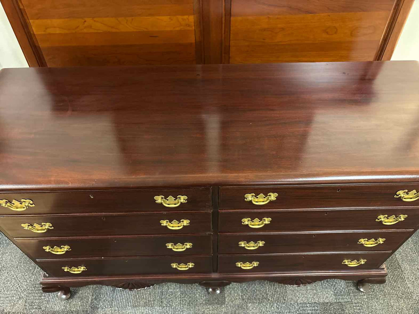 Queen Anne Mahogany 8-Drawer Dresser