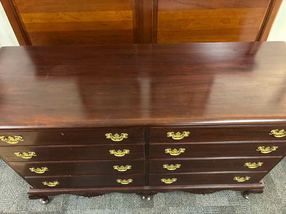 Queen Anne Mahogany 8-Drawer Dresser