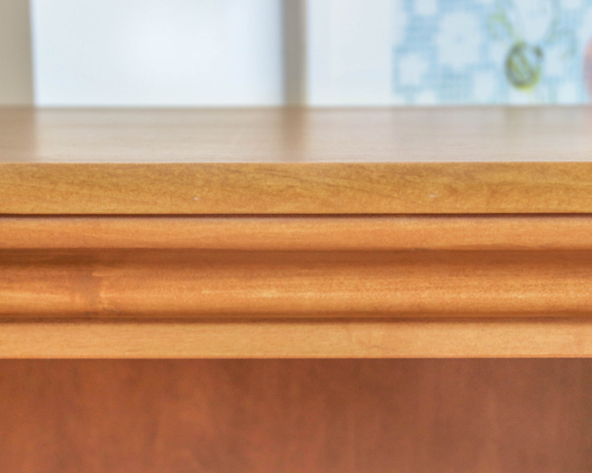 Maple Adjustable Four Shelf Bookcase W/ Reeded   Sides