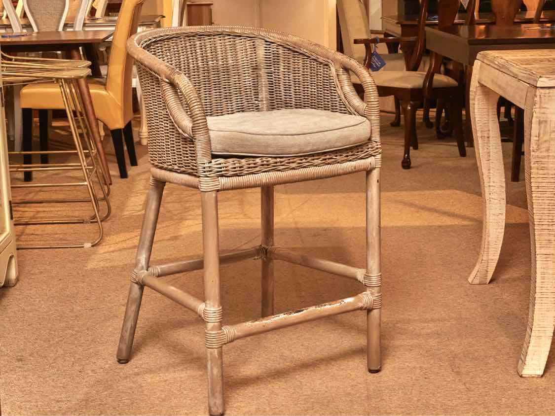 Set Of 5 Pottery Barn Wicker  Counter Stools With Gray Cushions
