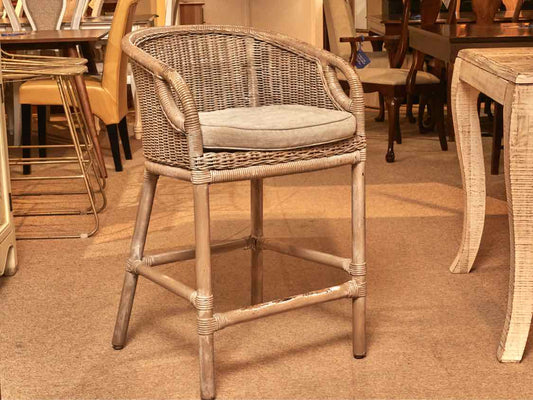 Set Of 5 Pottery Barn Wicker  Counter Stools With Gray Cushions