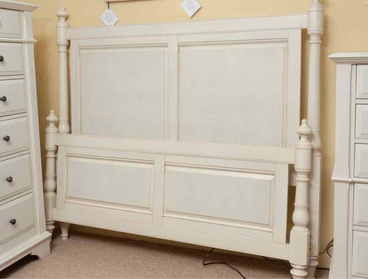 Ivory Finish Queen Bed with Interchangeable Cane/Wood Panel Footboard