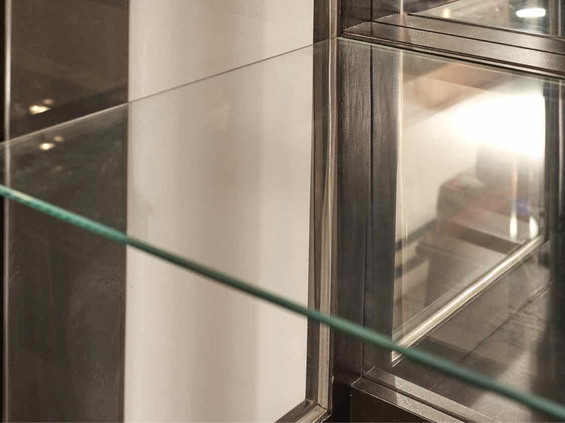 Black Finish 2 Glass Door,2 Drawer,2 Door China Cabinet