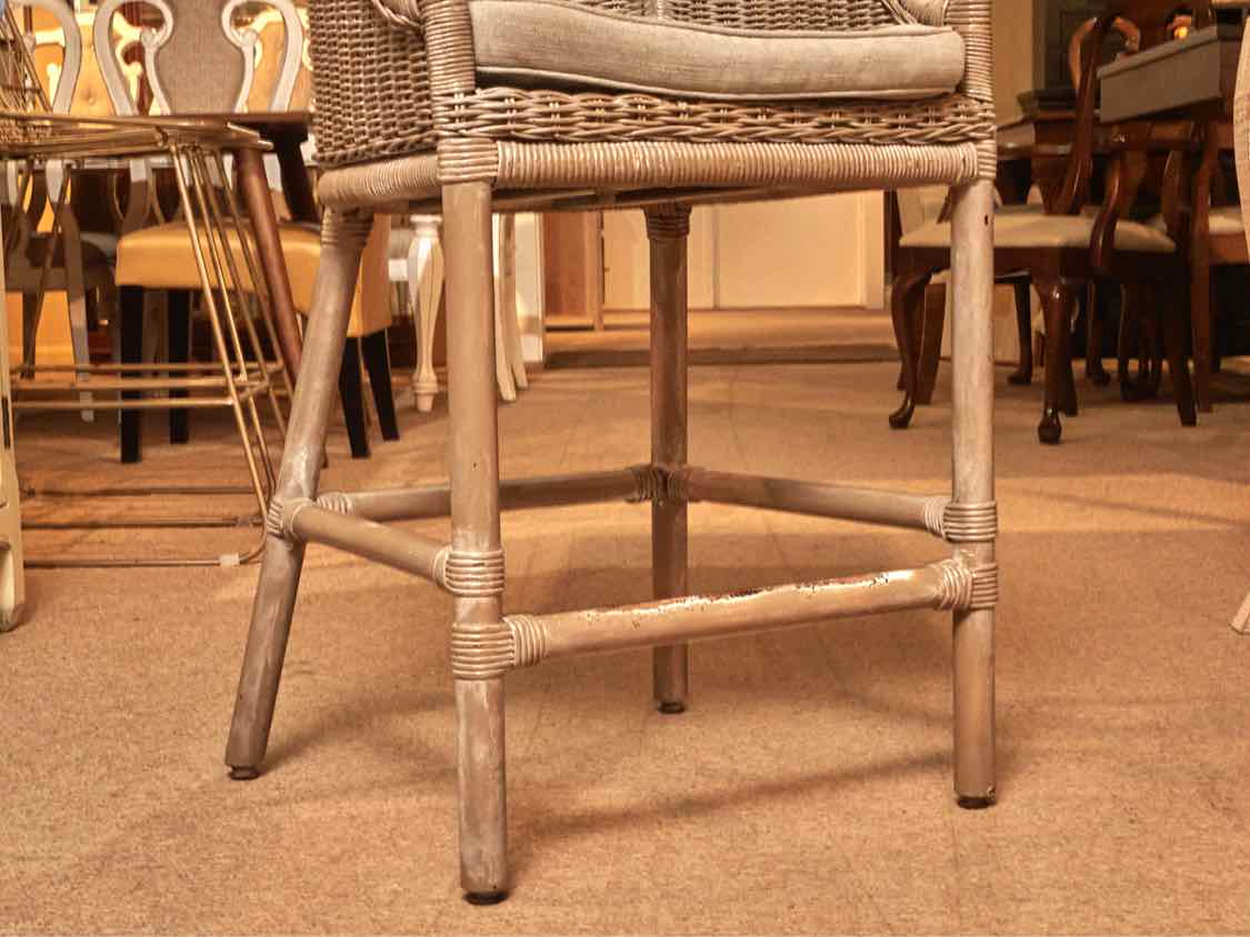 Set Of 5 Pottery Barn Wicker  Counter Stools With Gray Cushions