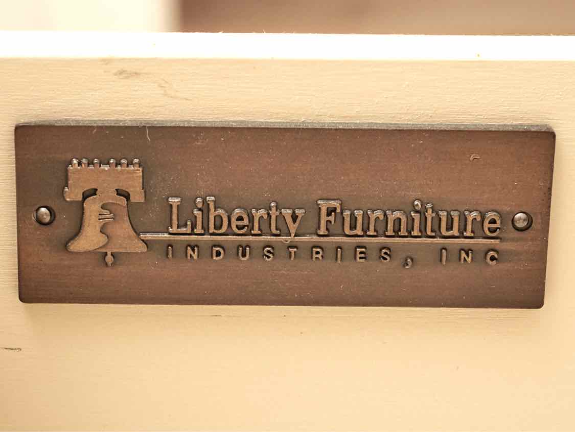 Liberty Furniture Pine Plank Top Cream Finish 2 Drawer & Shelf  Cocktail Table
