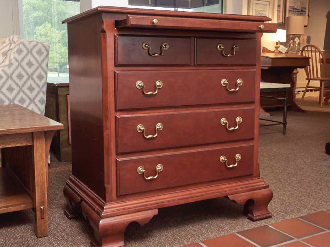Thomasville Cherry 4 Drawer & Pull Out Shelf Bachelor's Chest