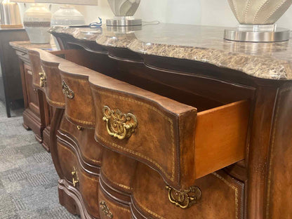 Thomasville 'Ernest Hemingway' Bombay Chest
