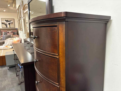 Universal Furniture 6-Drawer Lingerie Chest
