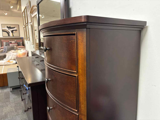 Universal Furniture 6-Drawer Lingerie Chest