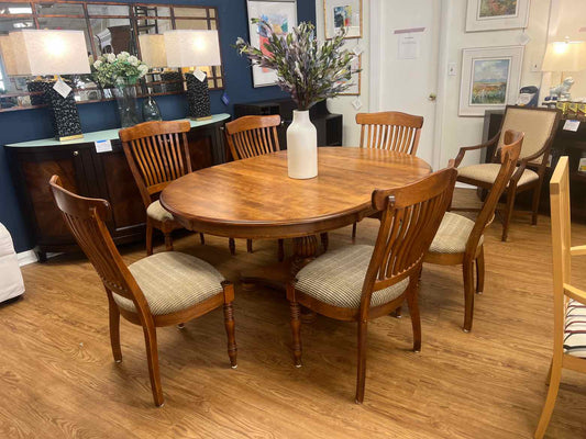 Nichols & Stone Maple Dining Table w/ Set of 6 Chairs