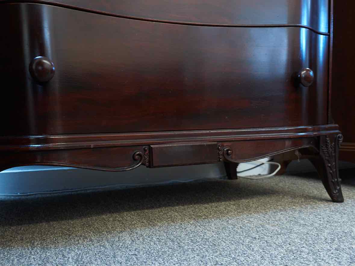 Mahogany Serpentine 5 Drawer Chest