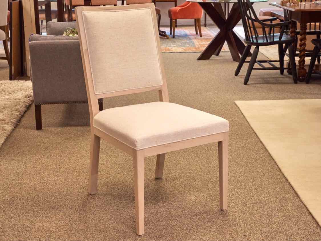 Bassett Bench Made 'Louisa' Dining Table & Set of Six Chairs