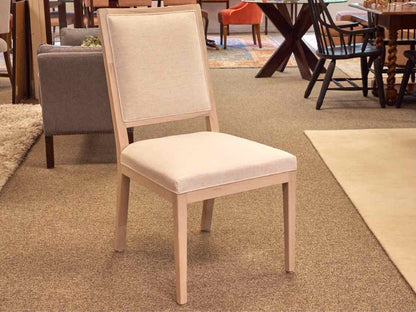 Bassett Bench Made 'Louisa' Dining Table & Set of Six Chairs