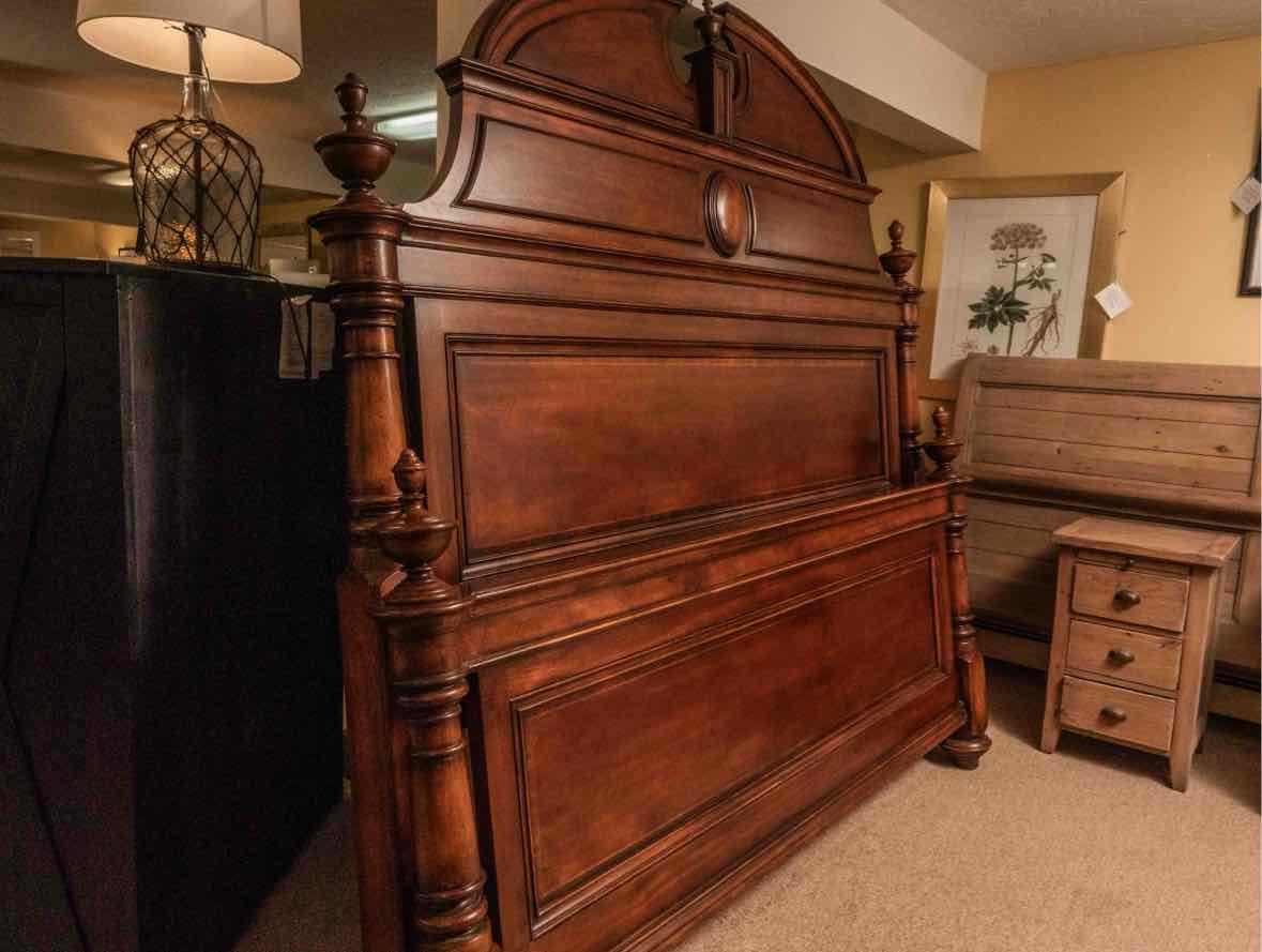 Thomasville "Fredericksburg Collection'Mahogany Finish' Mansion'King Bed