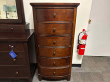 Universal Furniture 6-Drawer Lingerie Chest
