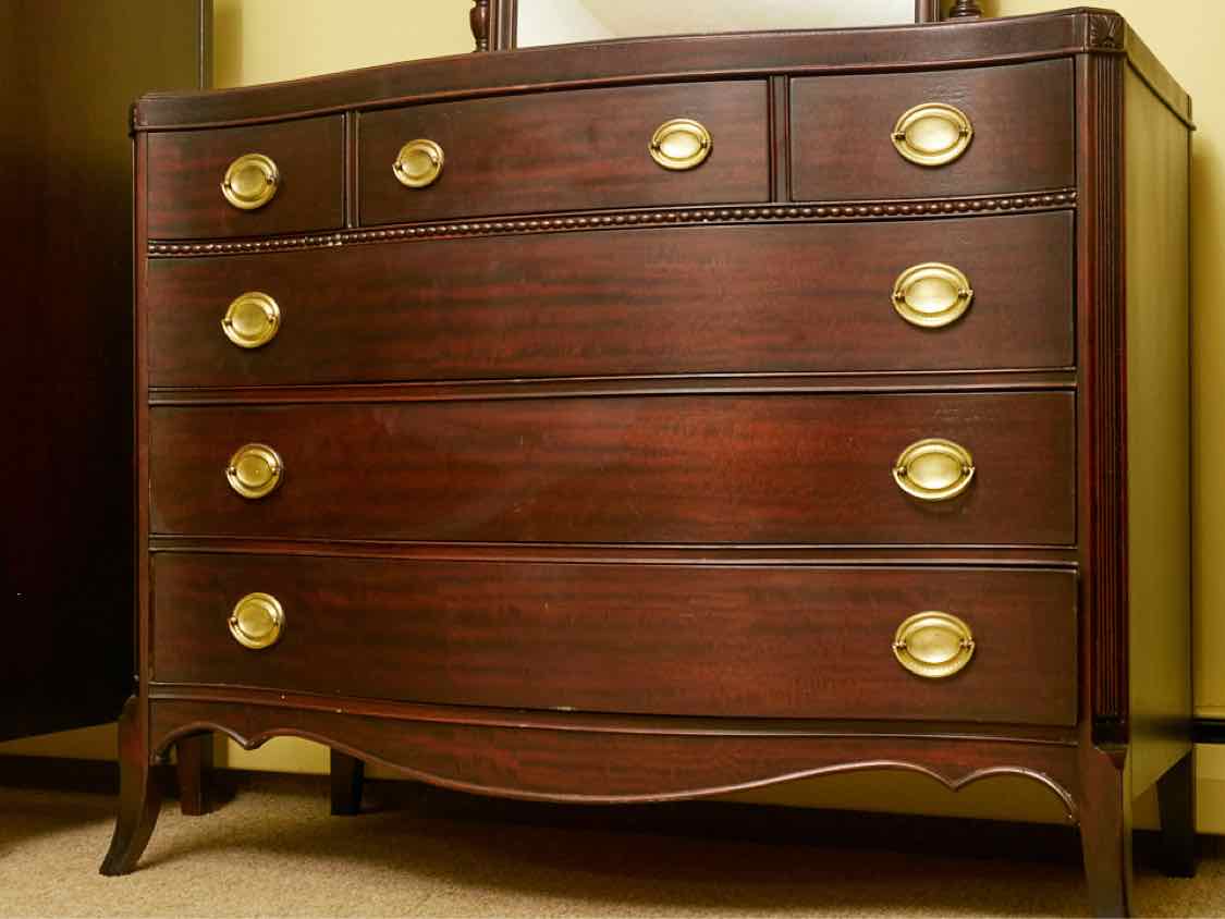 Manson's  Solid Mahogany Serpentine 6  Drawer Dresser With Mirror