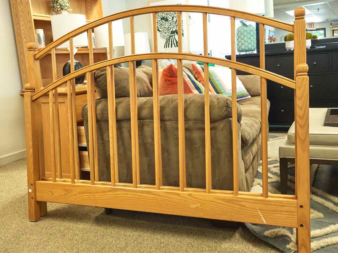 Vermont Tubbs Solid Ash Arched Queen Spindle Bed