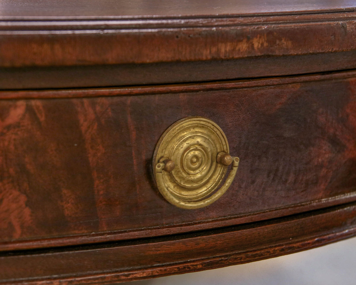 Mahogany Renter's Accent Table with Pedestal Base