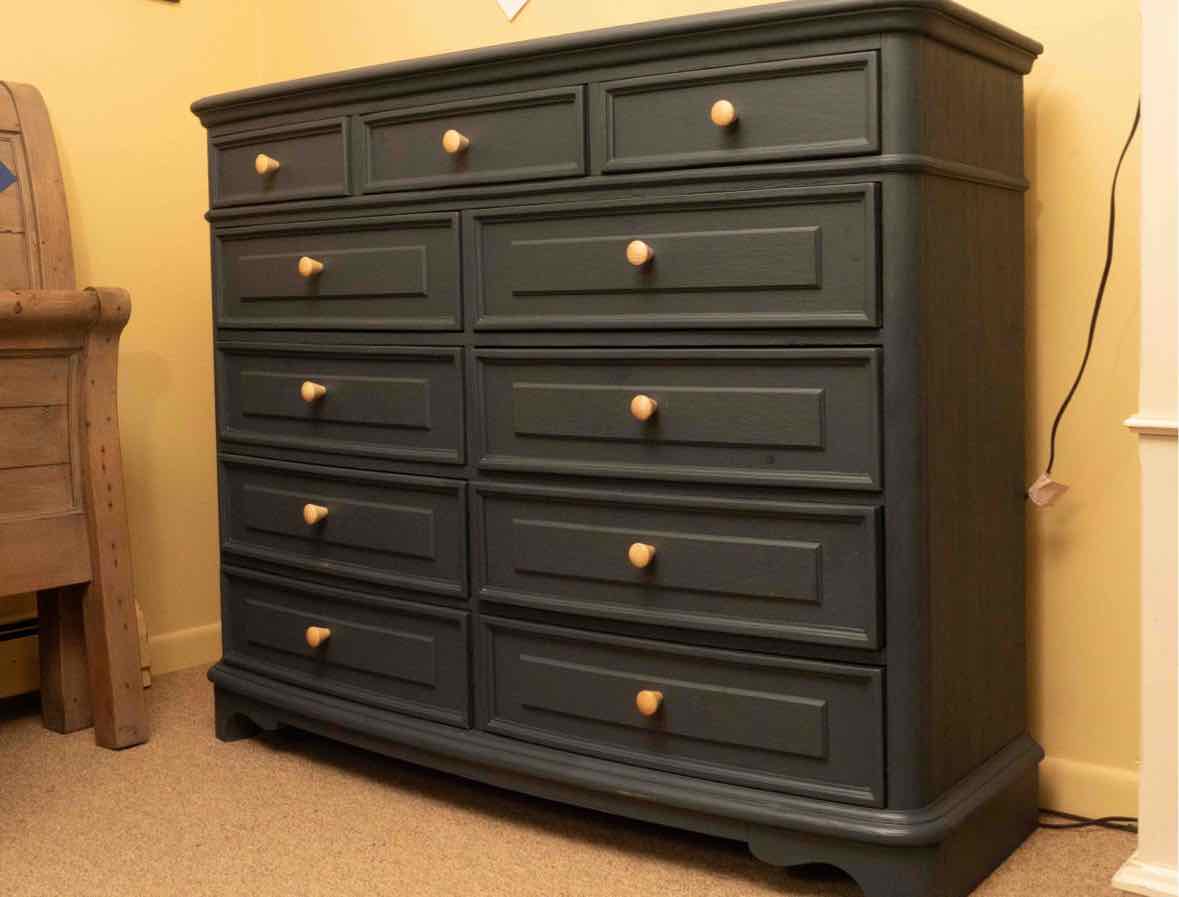 'Sea Tern Blue' Custom  Finish 11 Drawer With Natural Wooden Konobs Dresser