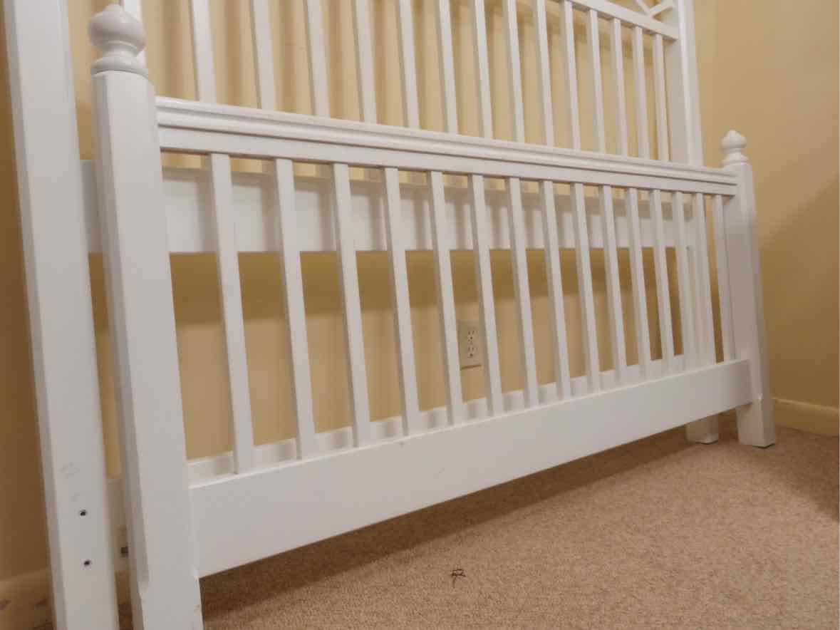 Vermont Tubbs White Finish  Queen Bed