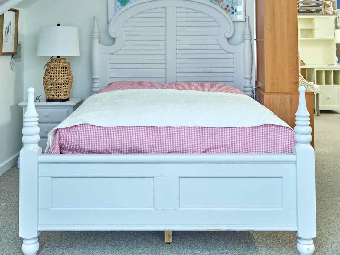 White Four Post Bed with Shutter Detail Headboard