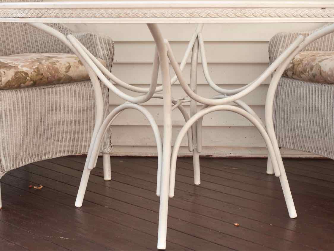 Lloyd Flanders Outdoor Glass Top Table & 4 Wicker Chairs Dining Set