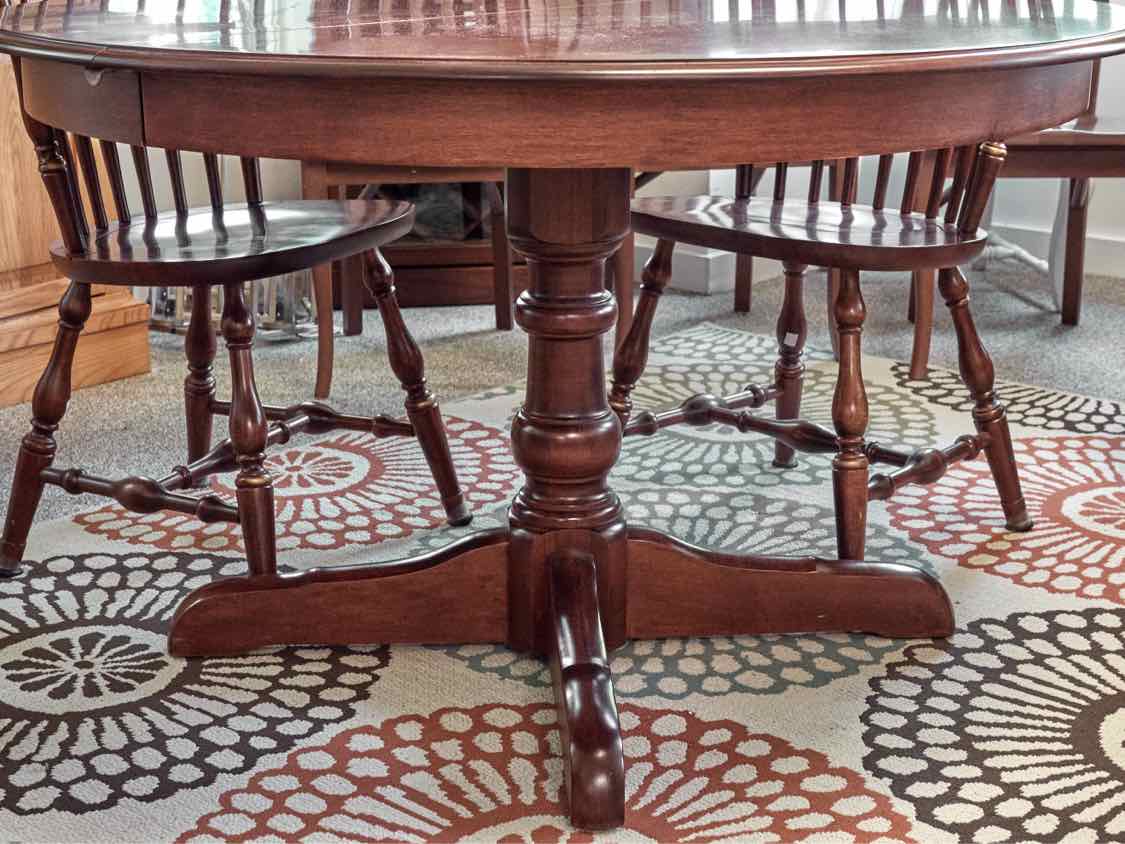 Hitchcock Round Dining Table & Set of Four Matching Chairs