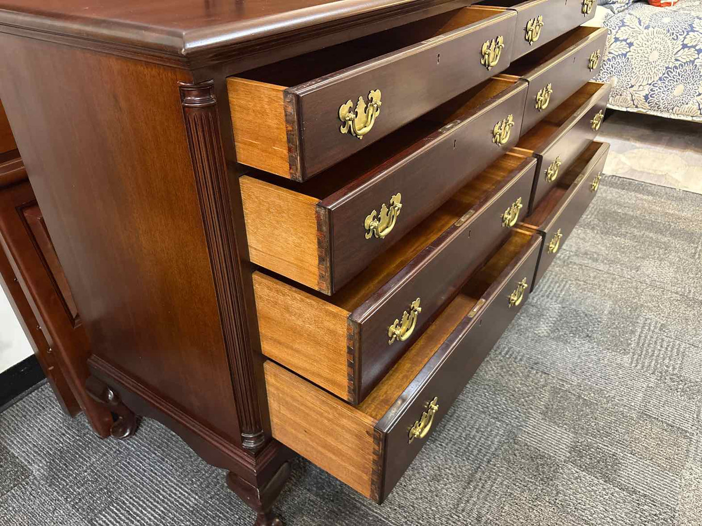 Queen Anne Mahogany 8-Drawer Dresser