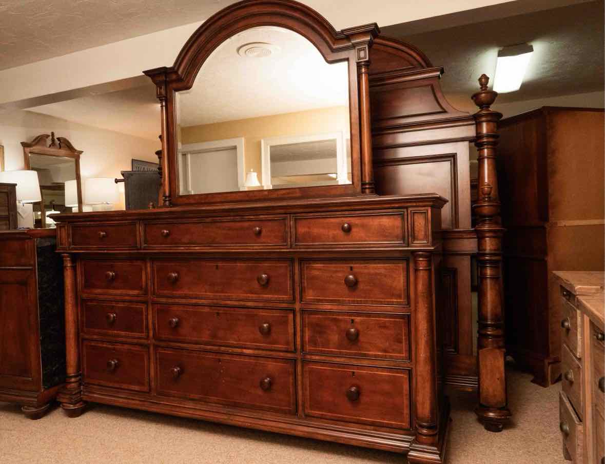 Thomasville 'Fredericksburg Collection'Mahogany Finish 12 Drawer Dresser
