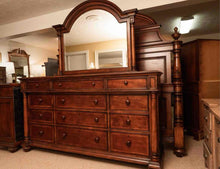 Thomasville 'Fredericksburg Collection'Mahogany Finish 12 Drawer Dresser
