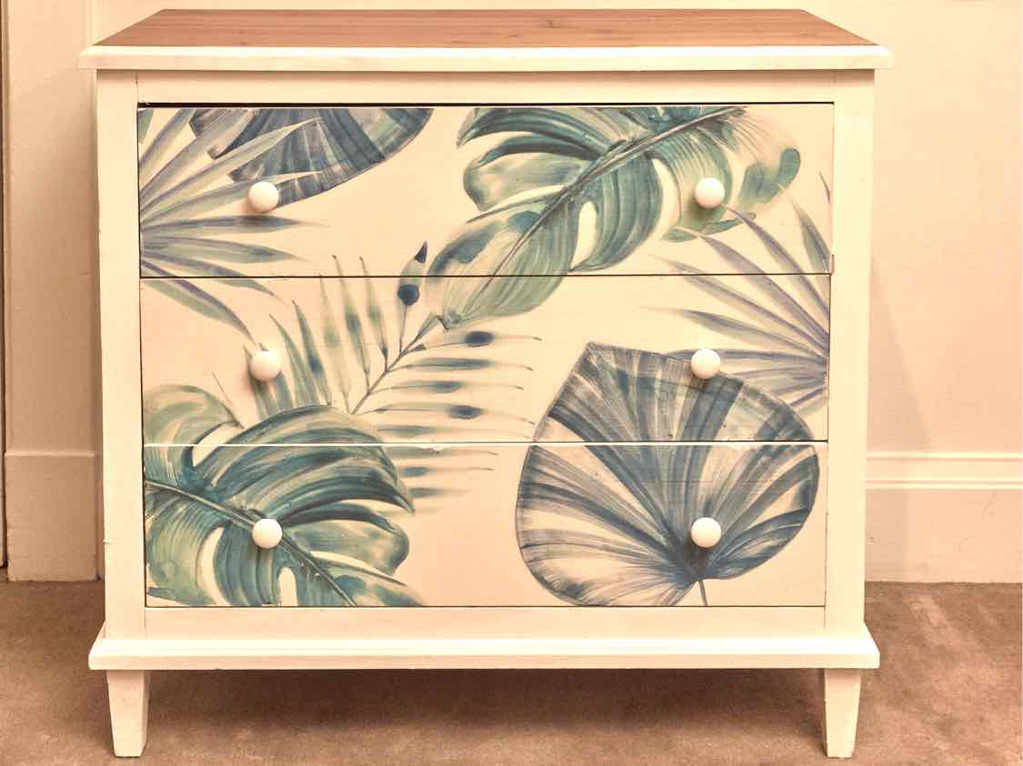 White Finish With Leaf Motif Decor 3 Drawer Chest