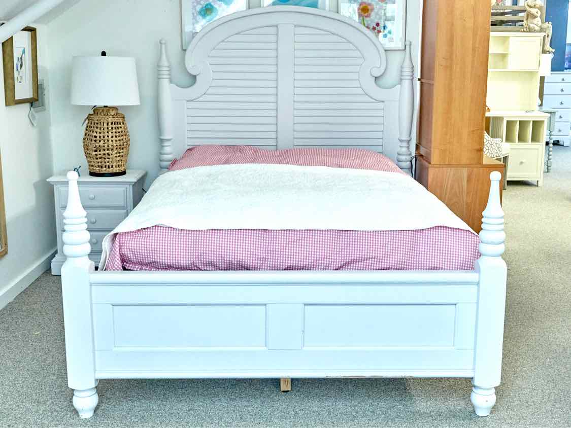 White Four Post Bed with Shutter Detail Headboard