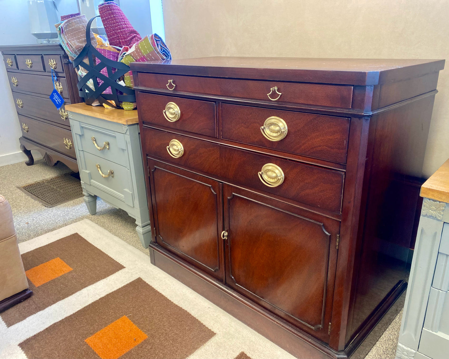 Drexel Mahogany Server with 3 Drawers & Pull Out Serving Tray