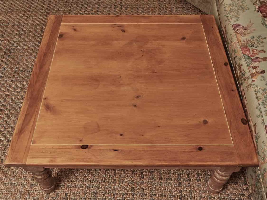 Pine Cocktail Table With Turned Legs