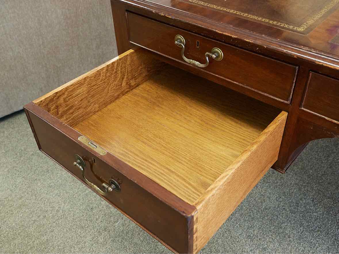 Smith & Watson Mahogany Executive Desk with 4 Drawers