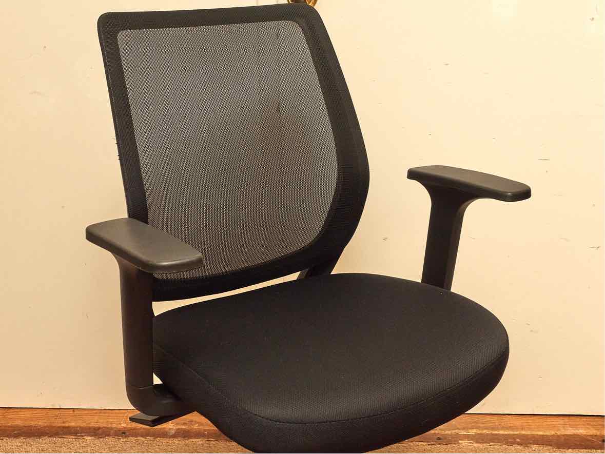 Black Mesh Arm Office Chairs on Casters
