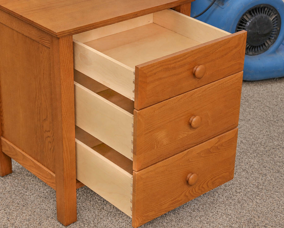 Vermont Tubbs Pair of  Nightstands (3 drawer) in Oak