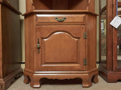 Hale Furniture Vermont Maple  3 Shelf 1 Door Corner Cabinet