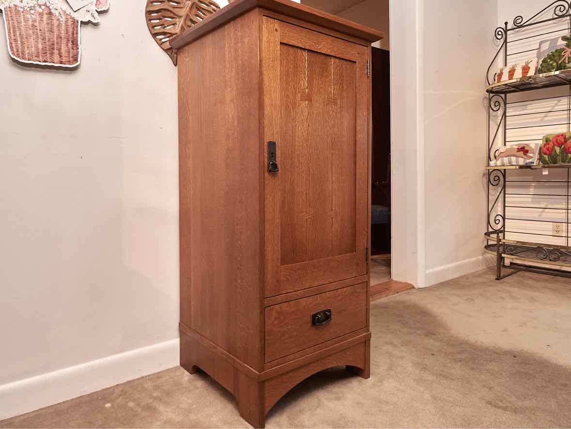 Stickley Quartersawn Oak 1 Door Media Furniture