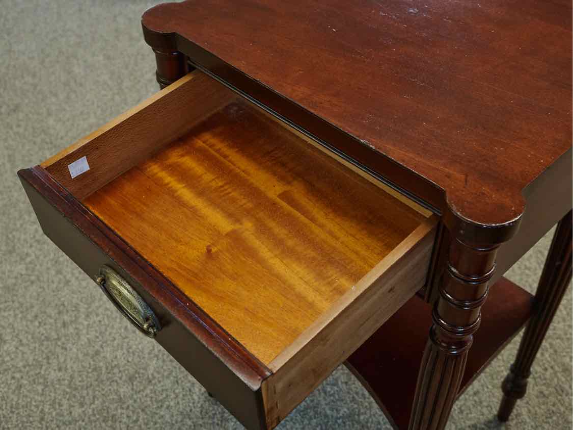 Mahogany Cookie Cutter Top 1 Drawer Nightstand with Column Sides
