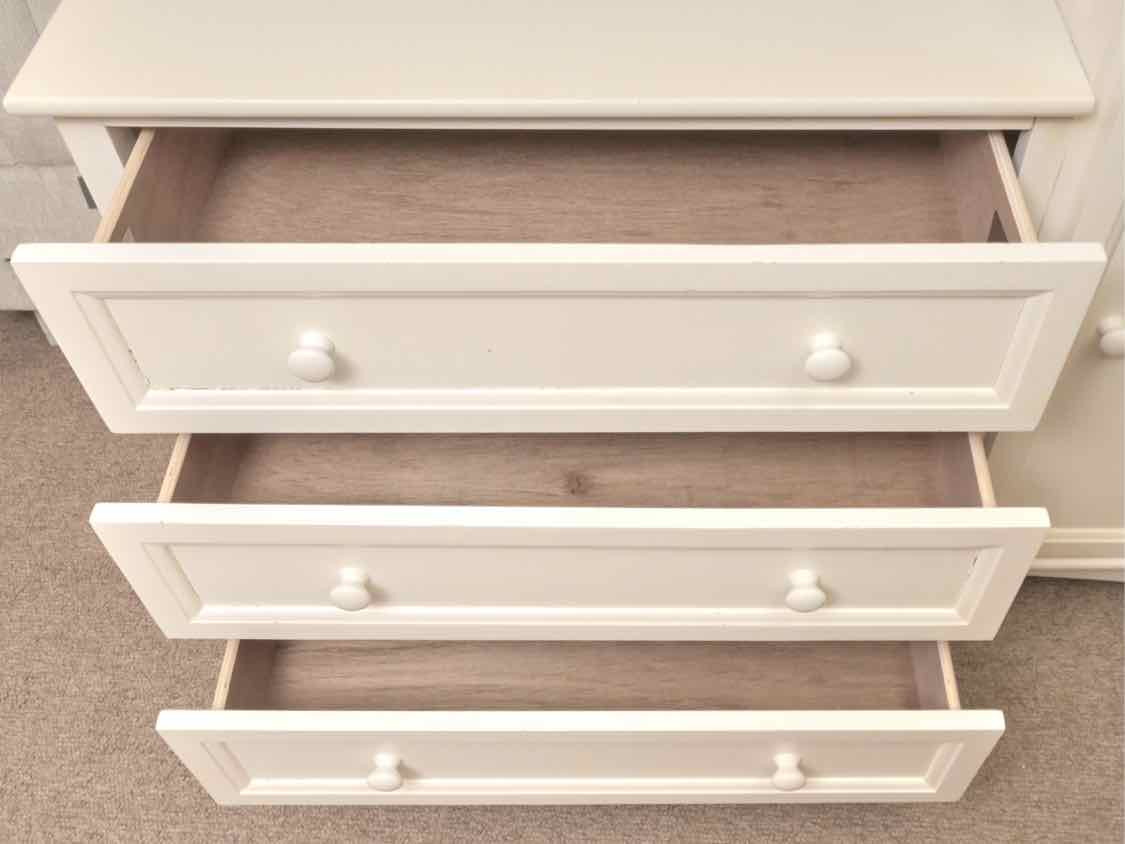 PJ Kids Ivory 3 Drawer  Dresser\Changing table