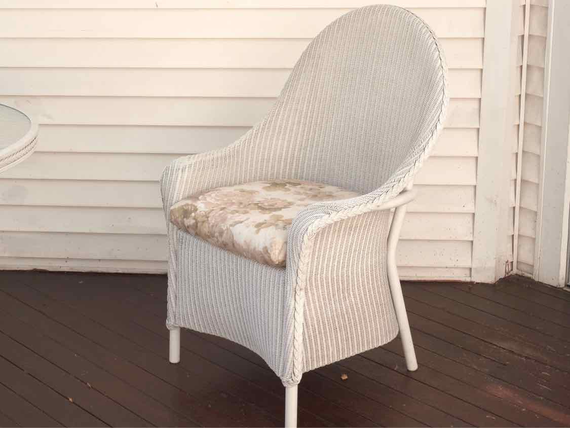 Lloyd Flanders Outdoor Glass Top Table & 4 Wicker Chairs Dining Set