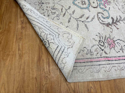 9' x 5.5' Beige Floral Area Rug