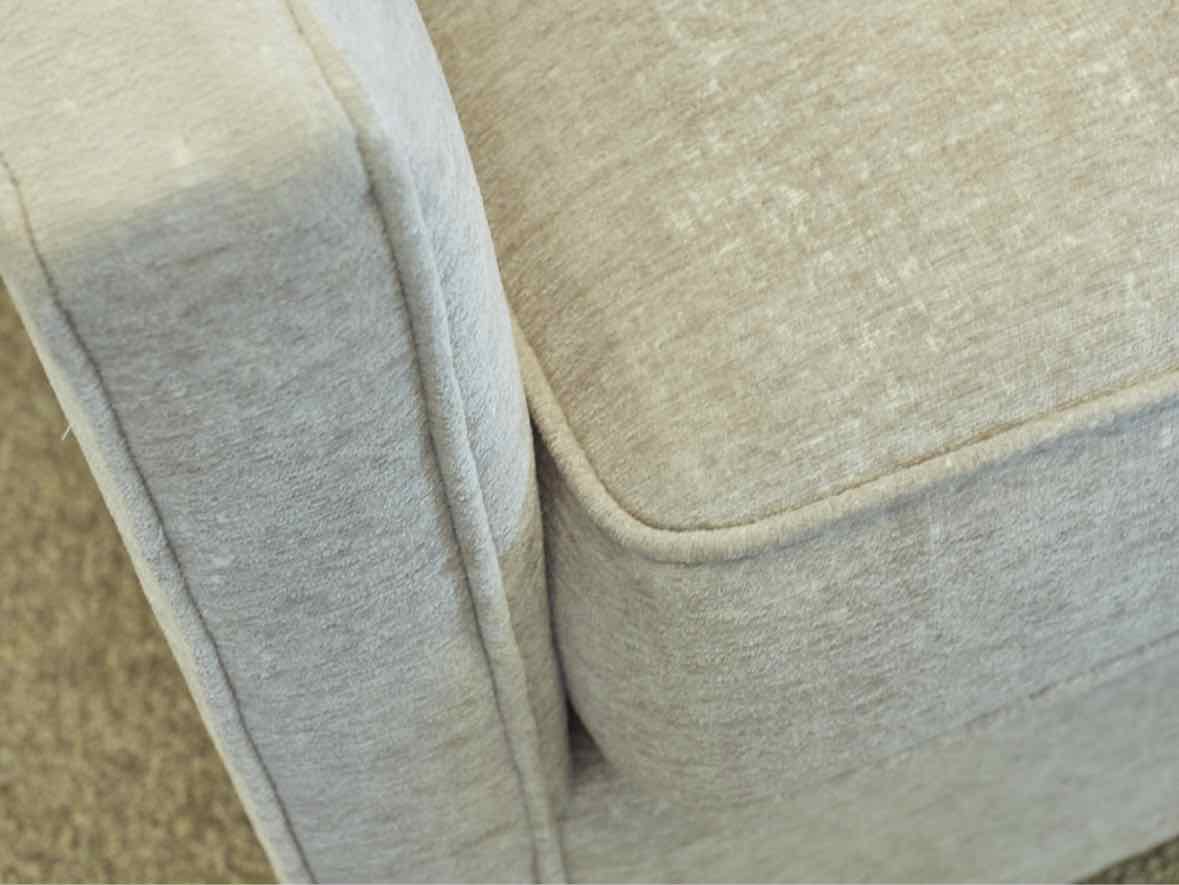 Contemporary Swivel Chair in Textured Oatmeal
